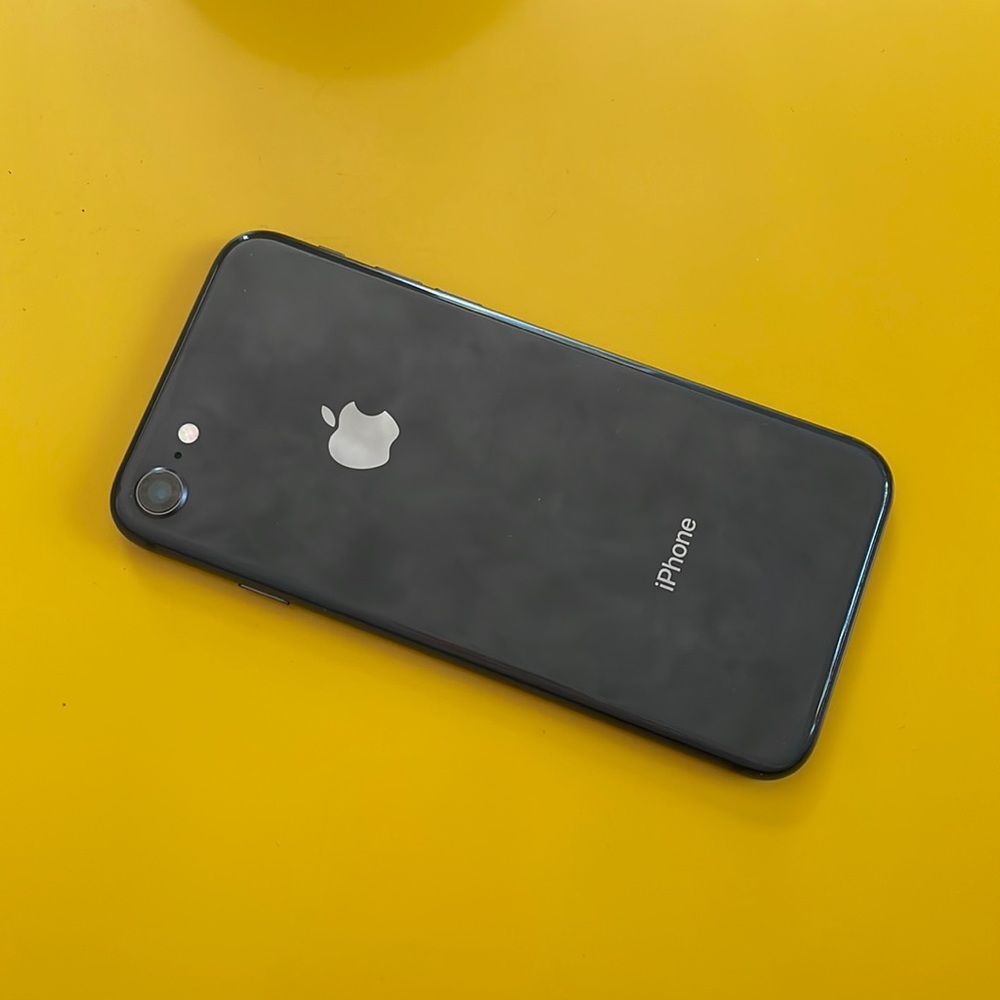 iPhone 8 256gb unlocked space grey, great condition, original owner